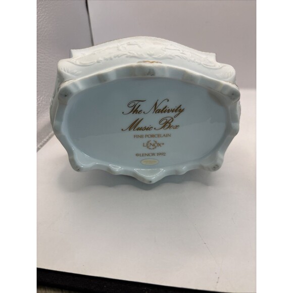 Music Box Lenox Nativity Away in A Manger Red Velvet Interior Japan Vintage - Picture 10 of 10